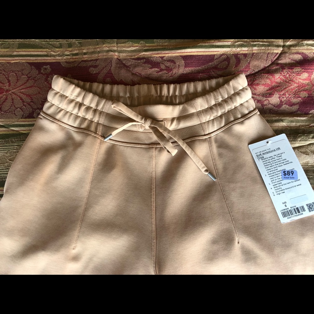 Lululemon Soft Ambutions High Rise Crop - BeechWood